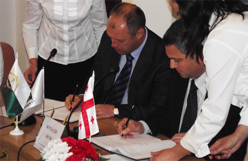 Александр Мамай и Бесик Курдадзе подписывают договор о партенских отношениях