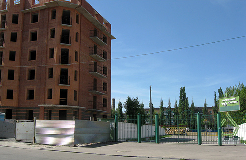 Строительства жилого дома возле стадиона «Локомотив» в Полтаве