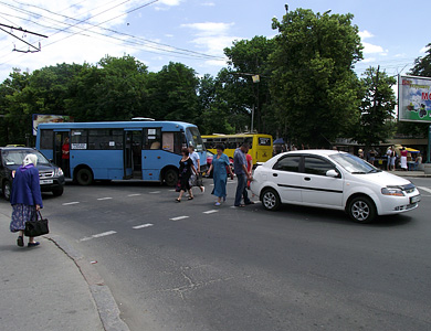 В Полтаве пассажирский автобус протаранил Chevrolet