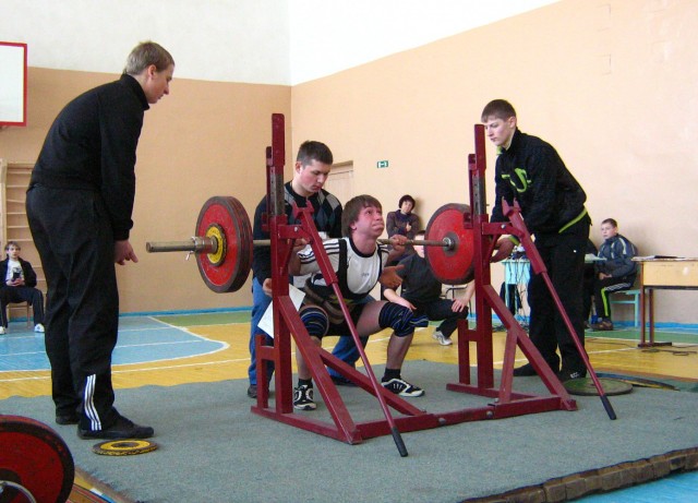 Рябчан Станислав (в/к 60), вес штанги - 180 кг
