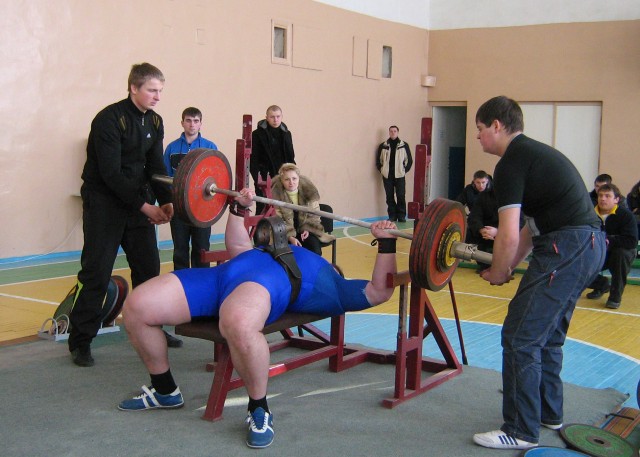 Ковальчук Станислав (в/к 125+), вес штанги - 240 кг, неудачная попытка