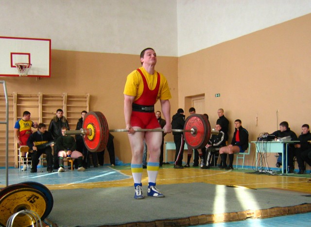 Лаврик Евгений (в/к 110), вес штанги - 230 кг