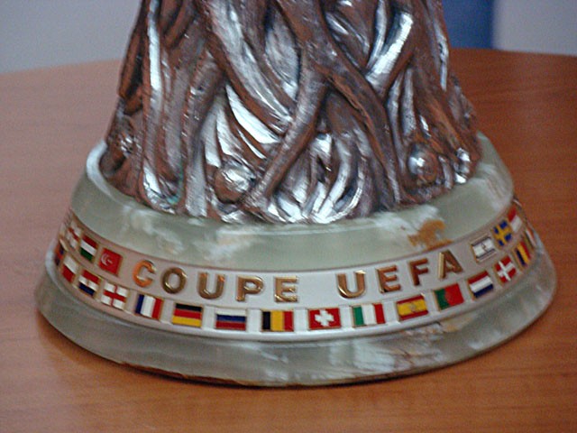 Кубок УЕФА выставили в Галерее искусств