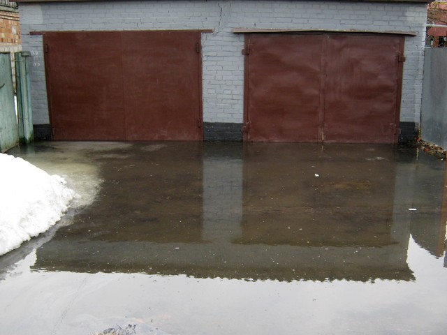 Подтопленные гаражи по улице Советской Армии, 20