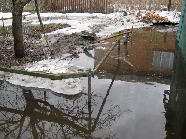 Затопленный двор (пер. Куликова, 6)