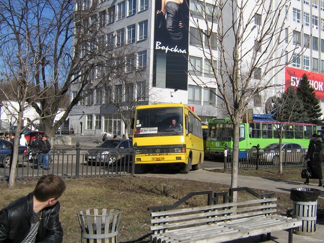 Автобус сворачивает на Каштановую аллею