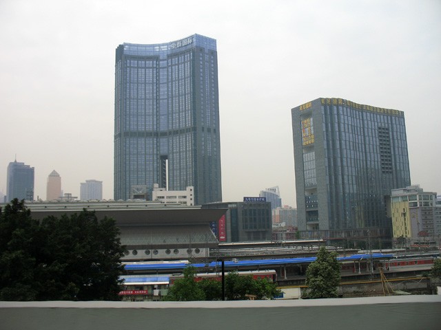 Гуанчжоу — город контрастов: богатые кварталы — бедные дома