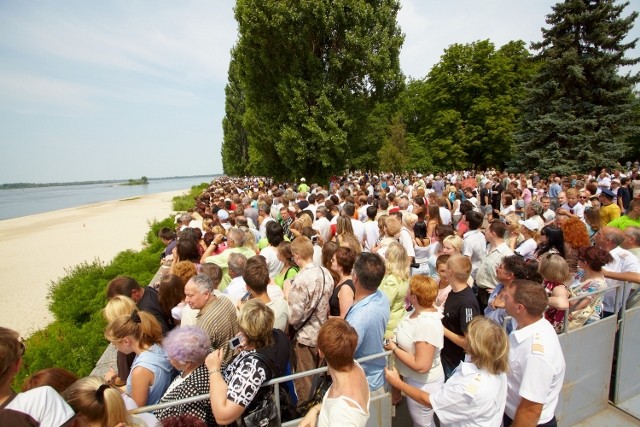 Багато глядачів на набережній Кременчука