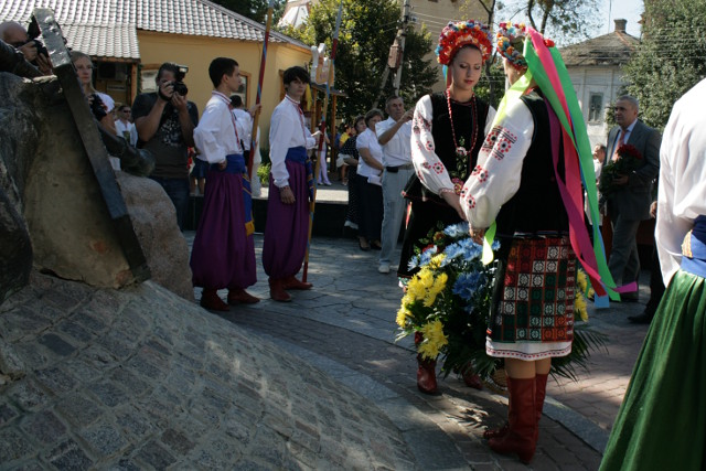 Урочисте покладання квітів до пам’ятника Козацької слави