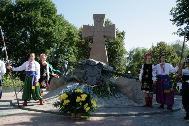 Урочисте покладання квітів до пам’ятника Козацької слави