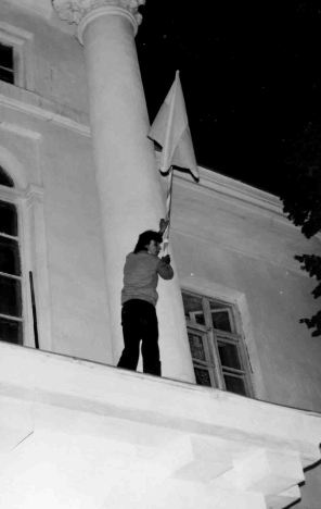 Встановлення національного прапора у Полтаві. 27 вересня 1990 р.