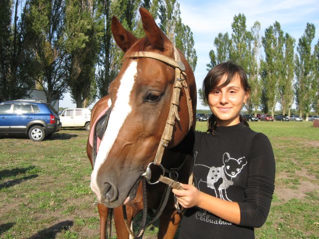 Грааль Дені із своєю наїзницею Марьян Хаваджою. Цей кінь має акторський досвід у фільмі «Тарас Бульба»