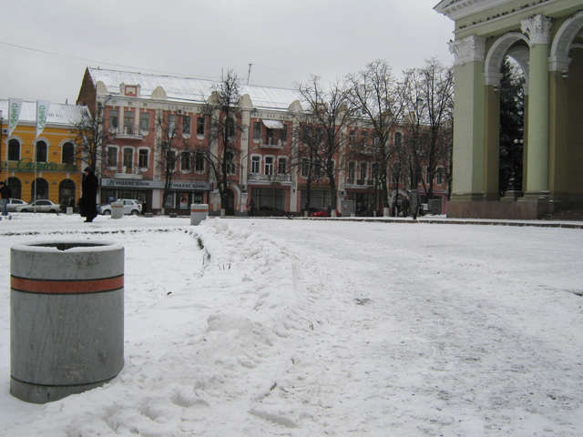 Площа біля театру ім. Гоголя