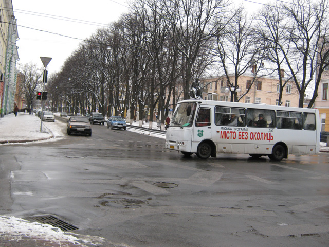 Перехрестя вулиць Леніна та Гоголя у Полтаві