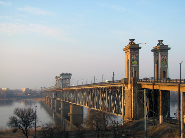 Вид на мост со стороны Крюкова — мы уже на Правобережной Украине 