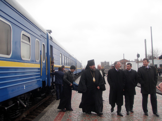 Дмитро Табачник та керівники області залишилися задоволеними оглядинами поїзда