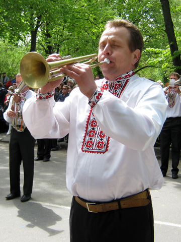 В Полтаве состоялся марш-парад духовых оркестров