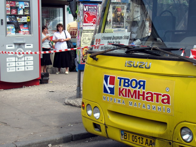 У Полтаві на пасажирський автобус впав стовп