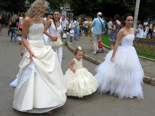 Парад невест маленьких и больших