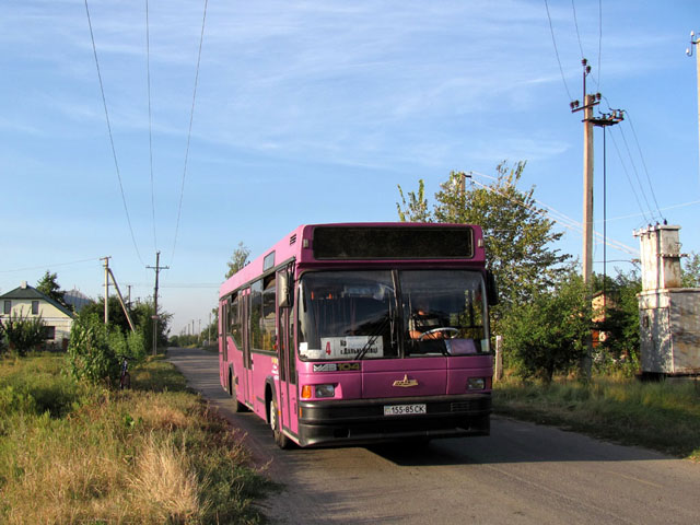 Автобус 4-го маршрута делал несколько рейсов до пос. Червоный шлях по ул. Нагорной к конечной 10-ки