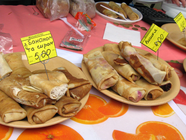 Десяток вариантов блюд с блинами можно сегодня попробовать в Полтаве