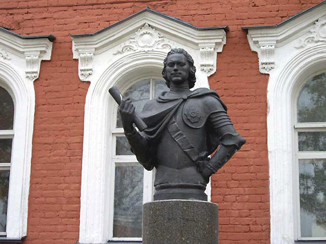 Памятник-бюст Петру Первому в Усть-Ижоре