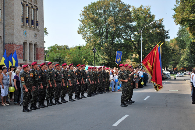 Військовослужбовці, що прийшли на свято Державного Прапора України 