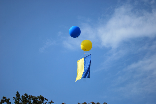 Український стяг запустили на повітряних кульках
