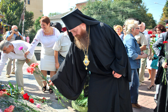 Покладання квітів до пам'ятника "Загиблим козакам"