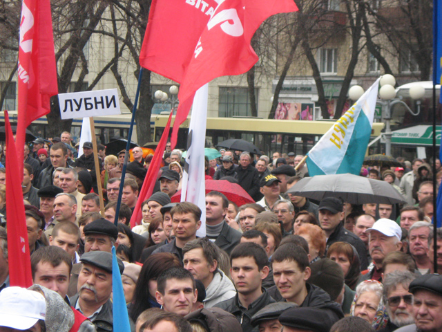 Представники із районів області прибули до Полтави на акцію проти нинішньої влади в Україні