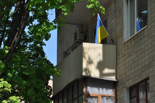 Прапор на балконі по вулиці Пушкіна