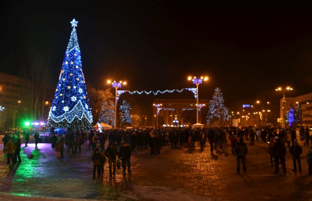 Новий рік в Донецьку: гуляння на центральній площі