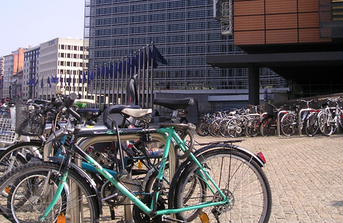 Велопарковка біля головного офісу Єврокомісії