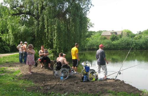 У дендропарку відбулися змагання з риболовлі для інвалідів 