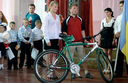 Полтавці зібрали для вихованців інтернату велосипеди