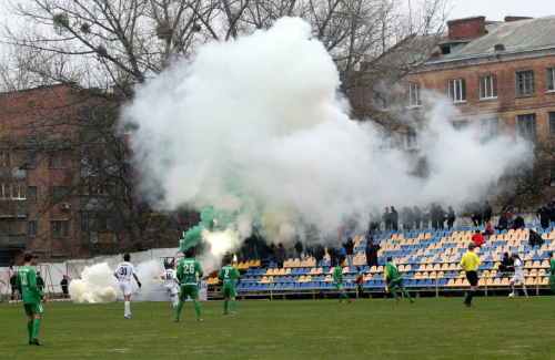 Фанати  ФК «Полтава»  зробили димову завісу