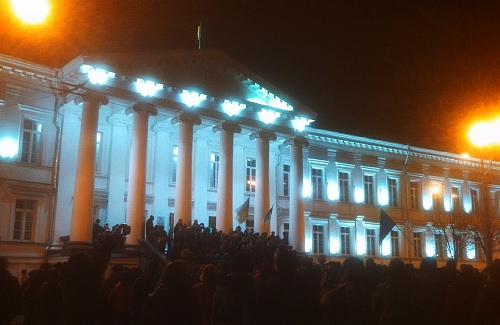 Протестуючі під стінами Полтавської міської ради