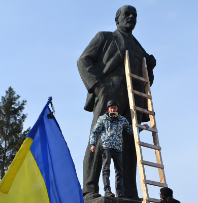 Демонтований пам’ятник Леніну у Нових Санжарах