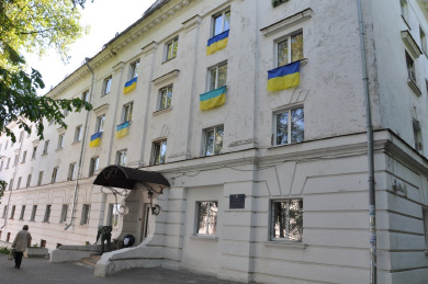 Прапори України на вікнах гуртожитку №2 ПНТУ (Полтава)