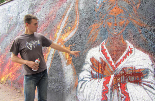 Автор Дмитро Білокінь графіті біля свого твору