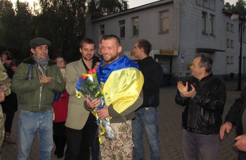 Сергія Антонця зустрічають на Київському вокзалі у Полтаві