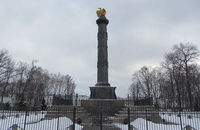 Пам'ятник Слави без банеру та прапора