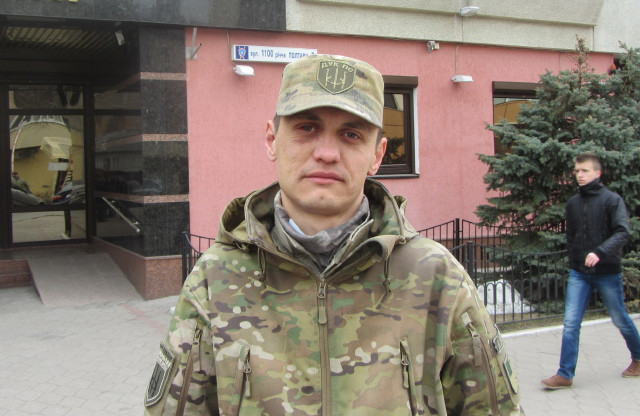 Боєць добровольчого українського корпусу «Правий сектор» з позивним «Пірат»
