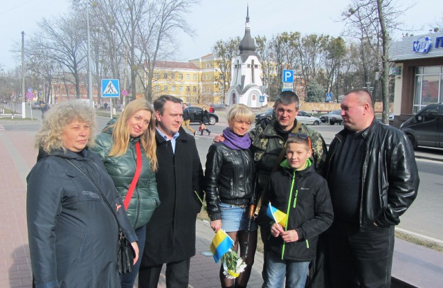 Родина Богданових разом з бійцем батальйону «Полтава» Сергієм