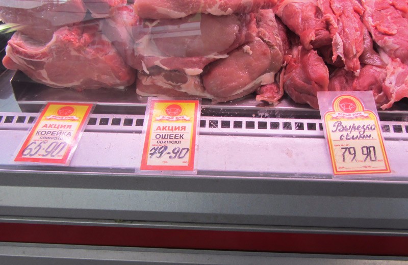 Цены на свинину на крытом рынке