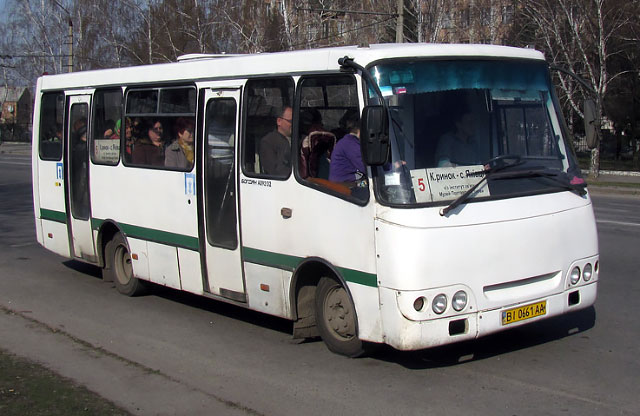 Автобус на маршруті № 5 «Кр.Ринок — Яківці»