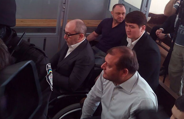 Геннадий Кернес и Михаил Добкин в зале суда