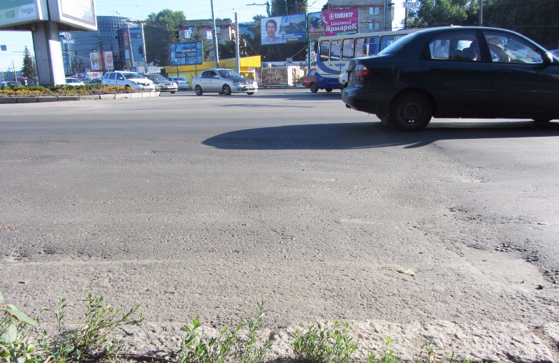 Отремонтированный участок дороги на площади Зыгина