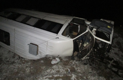 Автобус после столкновения (Из архива за 7 декабря 2013 года)