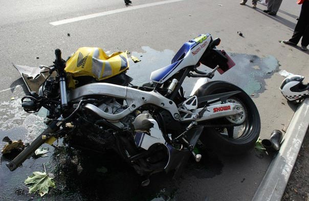 Розбитий мотоцикл Honda